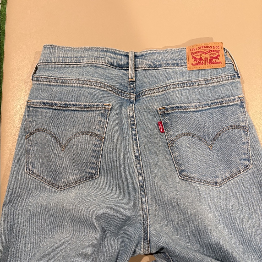 Levi’s High Rise Straight - Picture 2 of 4